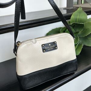 New Kate Spade, genuine, leather Crossbody shoulder handbag, purse, cream, black